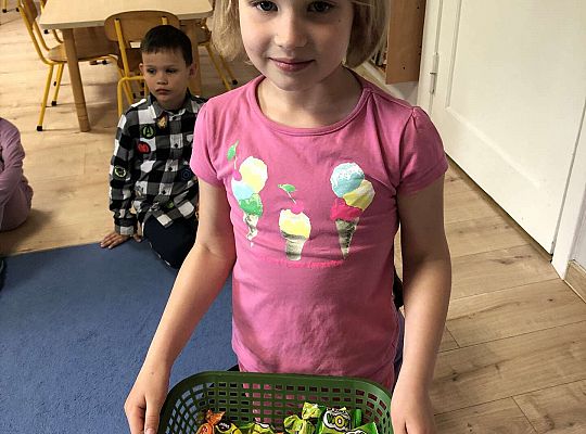 Dziewczynka z cukierkami