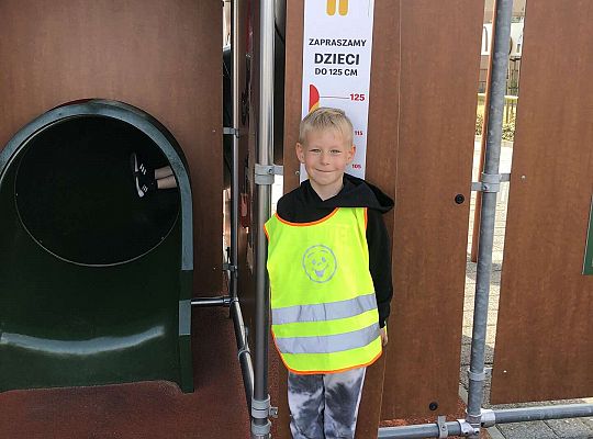 Dzieci na placu zabaw