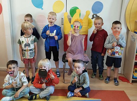 Jubilatka z kolegami z grupy