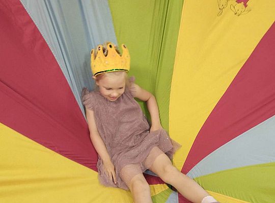 Jubilatka na chuście animacyjnej