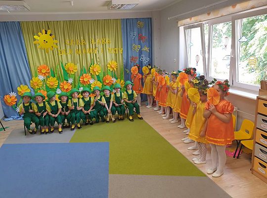 Dzieci przed występem