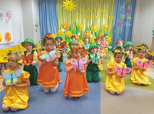 Dzieci podczas tańca