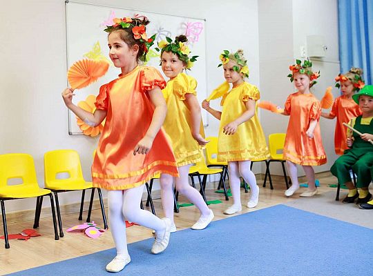 Dzieci podczas tańca