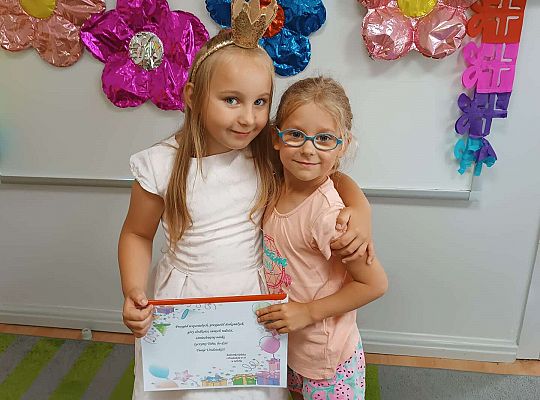 Solenizantka z koleżanką