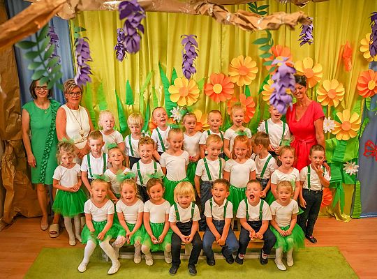 Zdjęcie grupowe z Panią Dyrektor