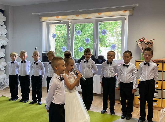 Dzieci recytują wiersze