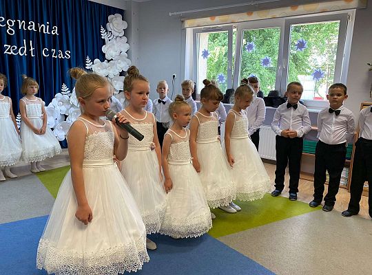 Dzieci ecytują wiersze