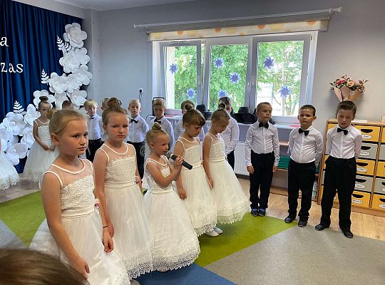 Dzieci recytują wiersze