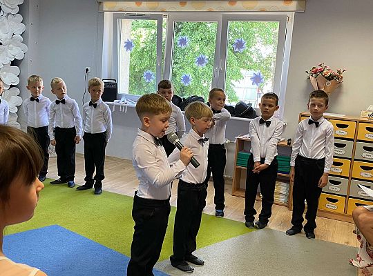 Dzieci recytują wiersze