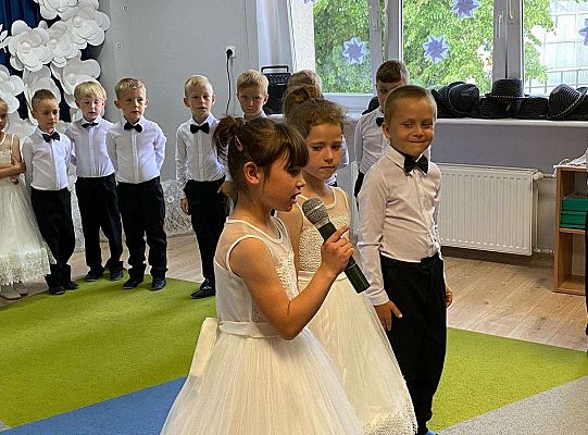 Dzieci recytują wiersze