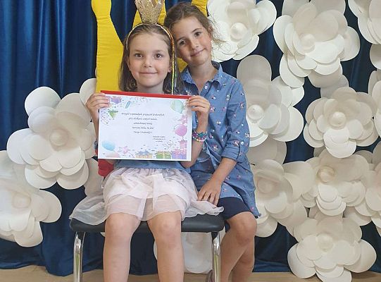 Solenizantka z koleżanką