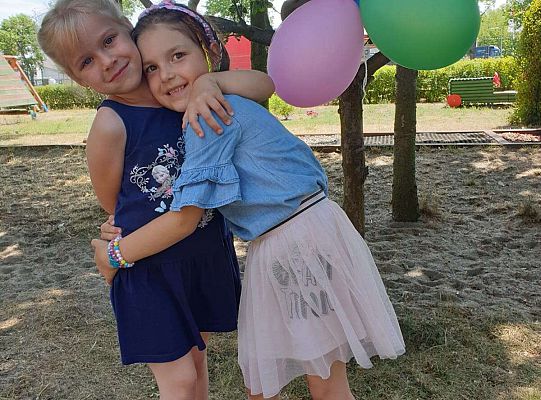 Solenizantka z koleżanką