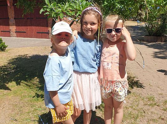 Solenizantka z koleżankami