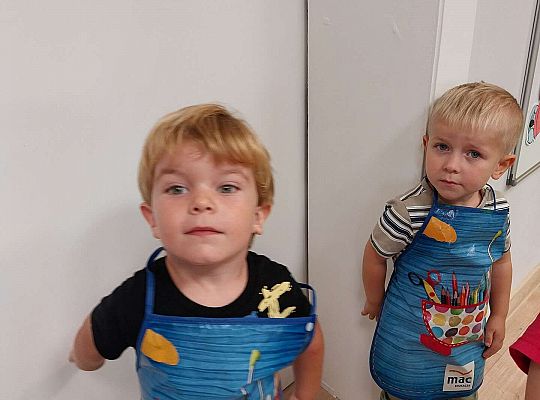 Chłopcy w fartuszkach