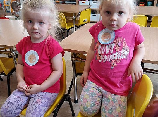 Dziewczynki z odznakami