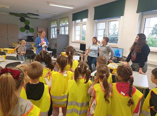 Gr. IV  Wyjście do Szkoły Podstawowej nr 1. Programowanie i kodowanie w ramach projektu "Laboratoria przyszłości".