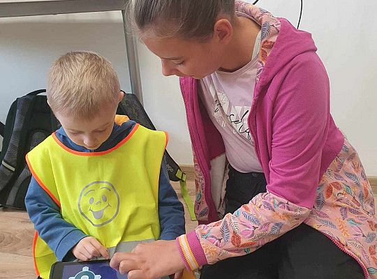 Gr. IV  Wyjście do Szkoły Podstawowej nr 1. Programowanie i kodowanie w ramach projektu "Laboratoria przyszłości".