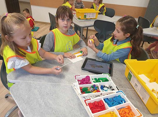 Gr. IV  Wyjście do Szkoły Podstawowej nr 1. Programowanie i kodowanie w ramach projektu "Laboratoria przyszłości".