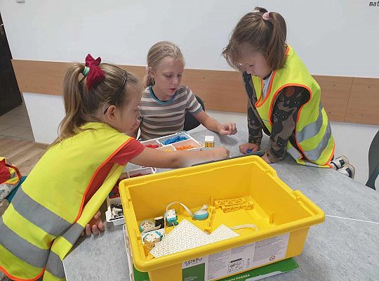 Gr. IV  Wyjście do Szkoły Podstawowej nr 1. Programowanie i kodowanie w ramach projektu "Laboratoria przyszłości".