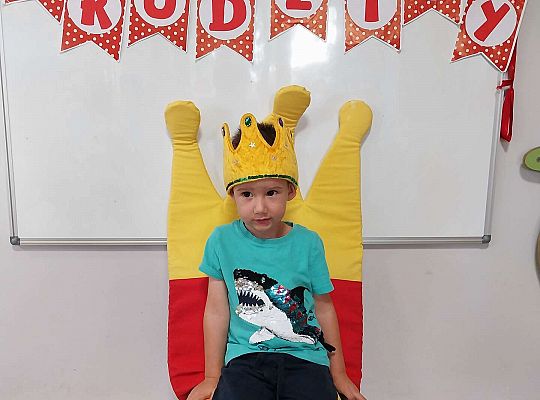 Solenizant na królewskim tronie