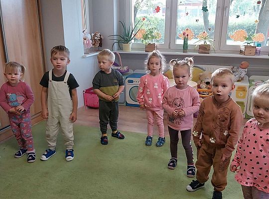 Dzieci śpiewają" sto lat"