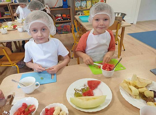 Gr. IV Pyszna i zdrowa sałatka owocowa