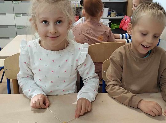 Gr. III Freblowskie konstrukcje - Zajęcia z projektu "Zabawa Sztuką"