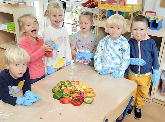 Dzieci ze swoim dziełem