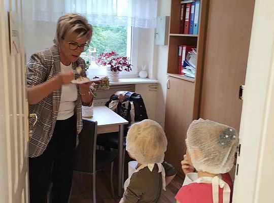 Pani Dyrektor próbuje sałatki