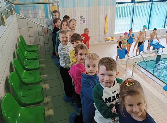 Dzieci na basenie