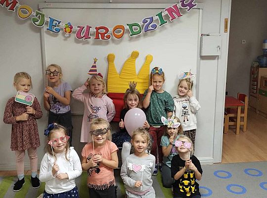 Solenizantka z koleżankami