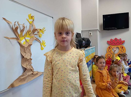 Dzieci tworzą drzewo