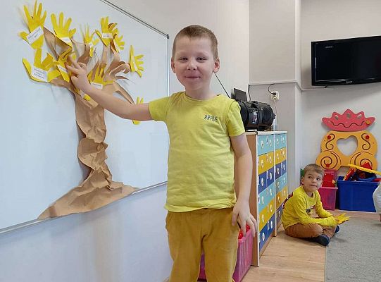 Dzieci tworzą drzewo