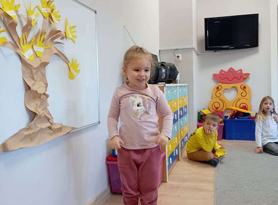 Dzieci tworzą drzewo