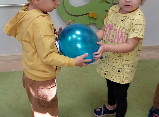 Dzieci z balonem