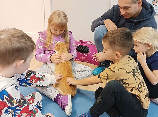 Gr. IV i III Niecodzienny gość w przedszkolu