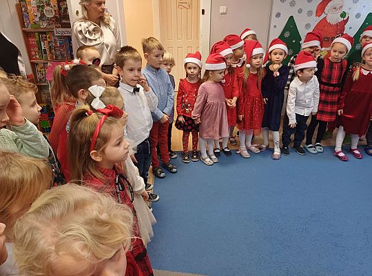 Wspólne śpiewanie kolęd oraz składanie życzeń świątecznych