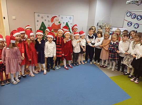 Wspólne śpiewanie kolęd oraz składanie życzeń świątecznych