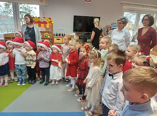 Wspólne śpiewanie kolęd oraz składanie życzeń świątecznych