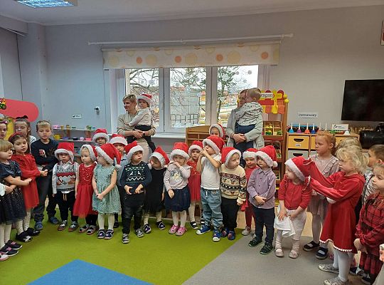 Wspólne śpiewanie kolęd oraz składanie życzeń świątecznych