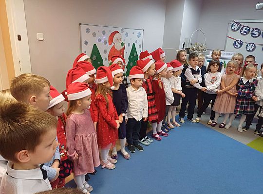 Wspólne śpiewanie kolęd oraz składanie życzeń świątecznych