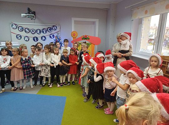 Wspólne śpiewanie kolęd oraz składanie życzeń świątecznych