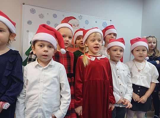 Wspólne śpiewanie kolęd oraz składanie życzeń świątecznych