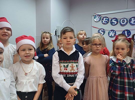 Wspólne śpiewanie kolęd oraz składanie życzeń świątecznych
