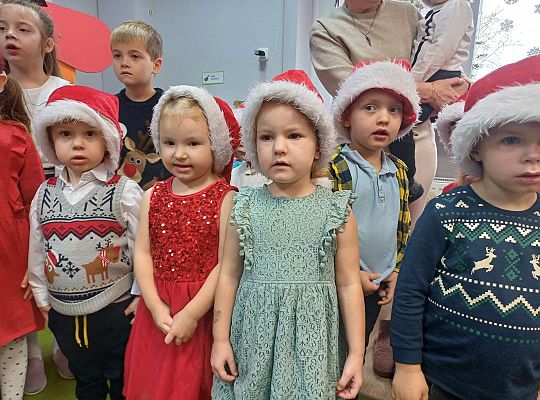 Wspólne śpiewanie kolęd oraz składanie życzeń świątecznych