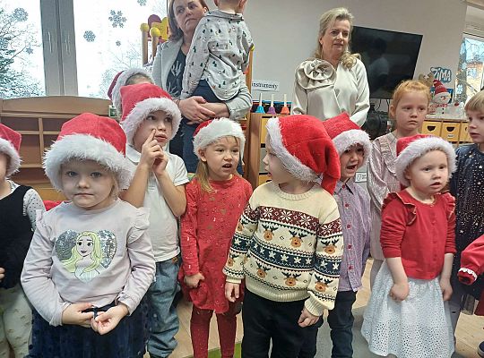 Wspólne śpiewanie kolęd oraz składanie życzeń świątecznych