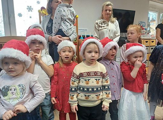 Wspólne śpiewanie kolęd oraz składanie życzeń świątecznych