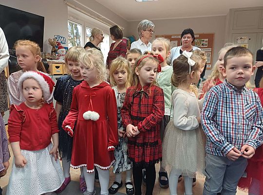 Wspólne śpiewanie kolęd oraz składanie życzeń świątecznych