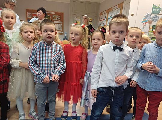 Wspólne śpiewanie kolęd oraz składanie życzeń świątecznych