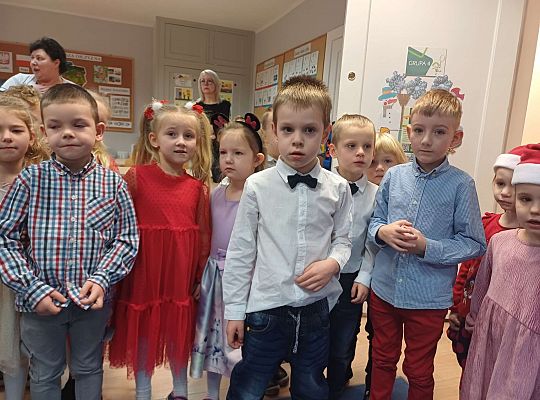 Wspólne śpiewanie kolęd oraz składanie życzeń świątecznych